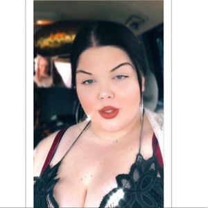 Meet your Posher, Leah